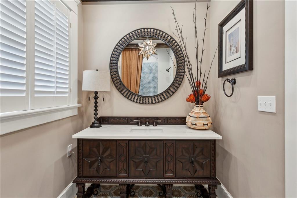 16 Walker Terrace NE