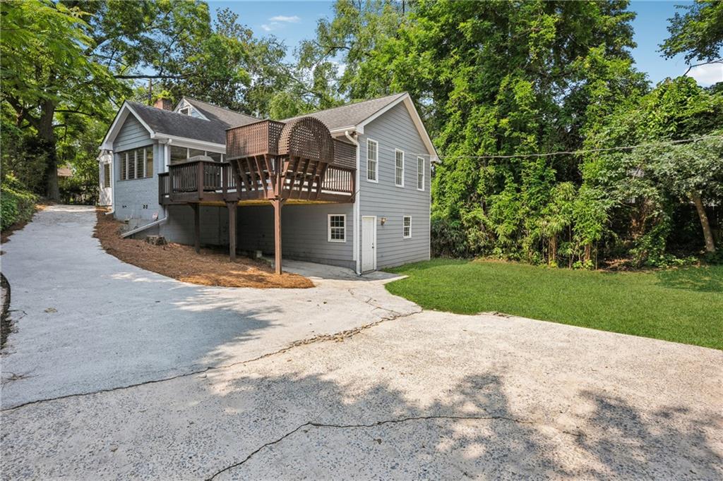 22 Peachtree Hills Avenue NE