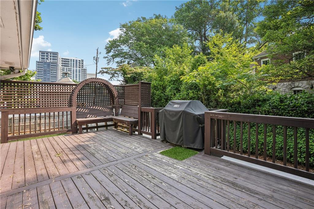 22 Peachtree Hills Avenue NE