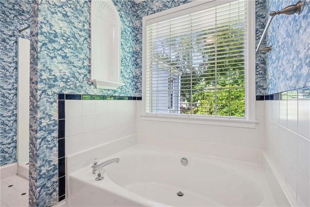 22 Peachtree Hills Avenue NE