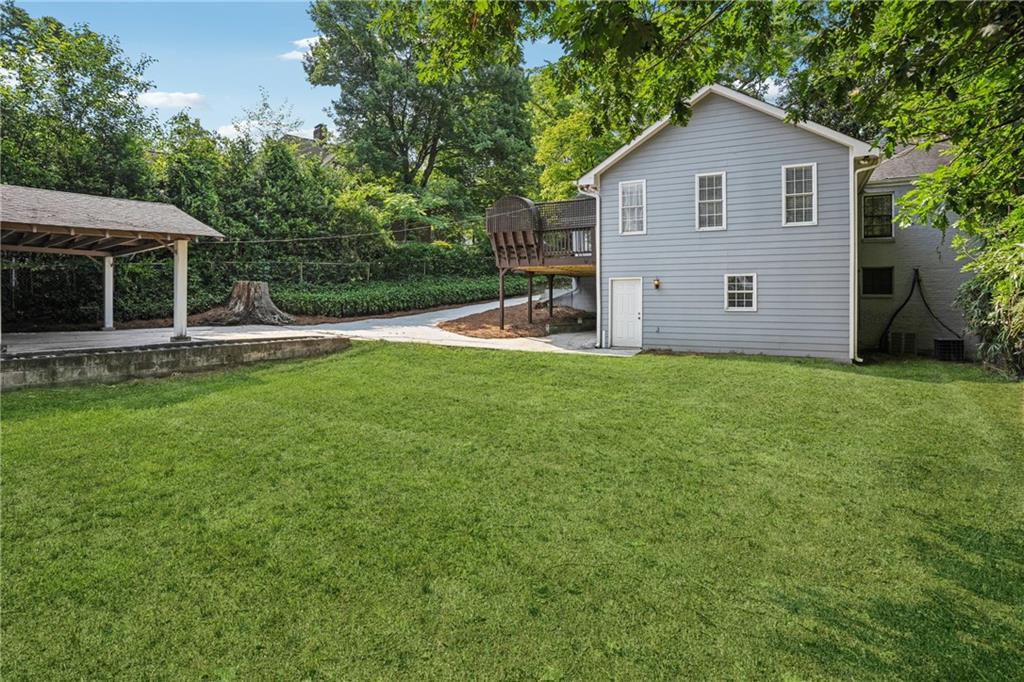 22 Peachtree Hills Avenue NE