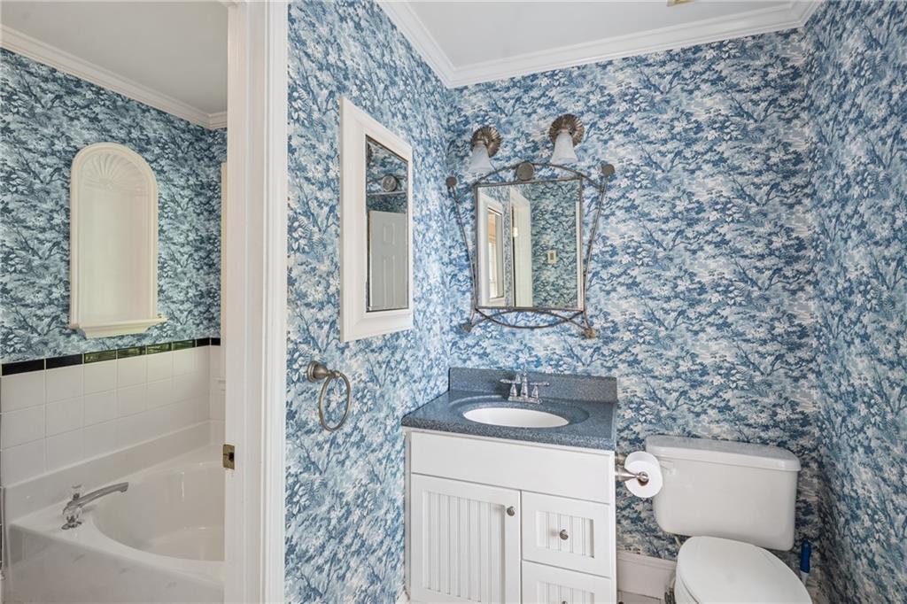 22 Peachtree Hills Avenue NE