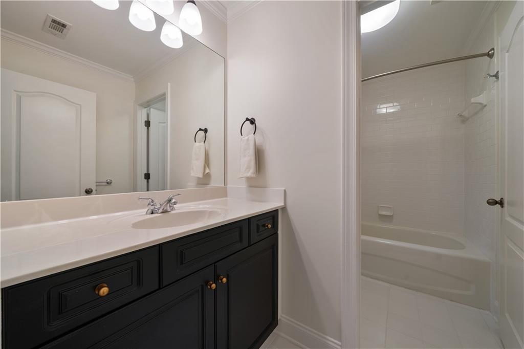 1360 Edmund Court NE