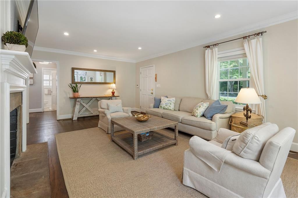 733 Greenview Avenue NE