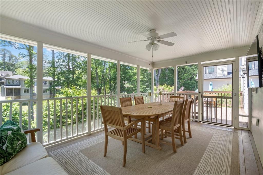 733 Greenview Avenue NE