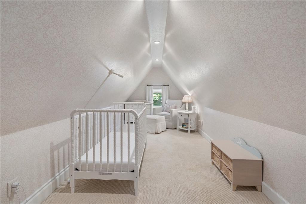 733 Greenview Avenue NE