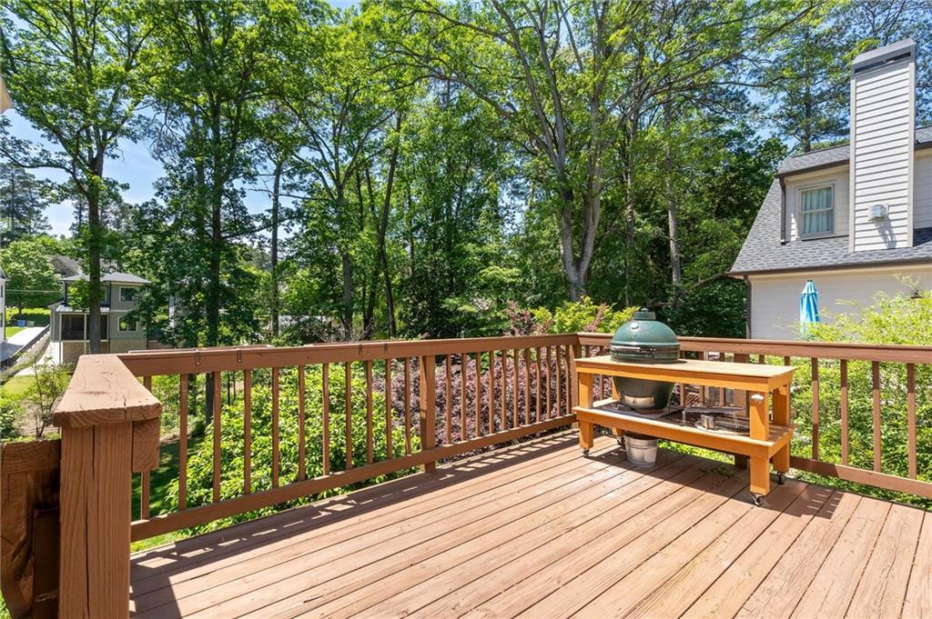 733 Greenview Avenue NE