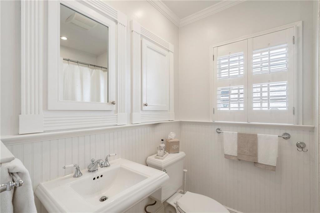 733 Greenview Avenue NE