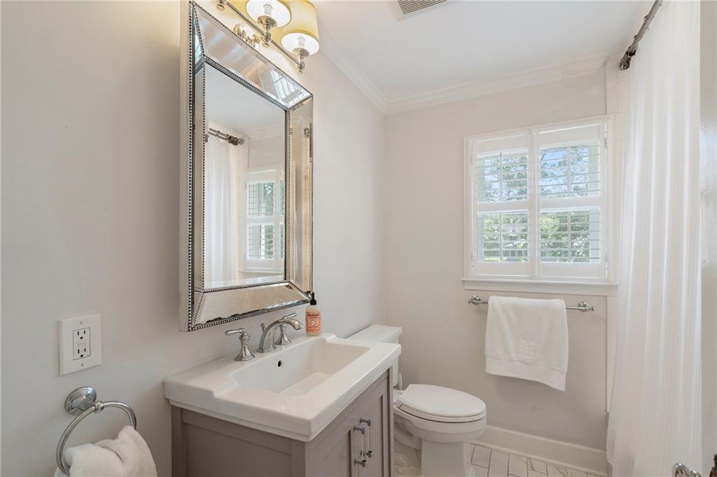 733 Greenview Avenue NE