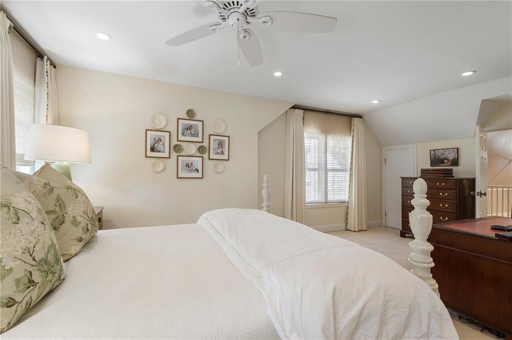 733 Greenview Avenue NE