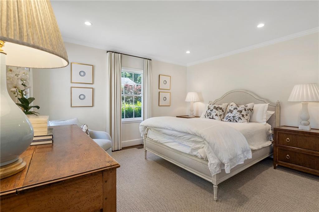 733 Greenview Avenue NE