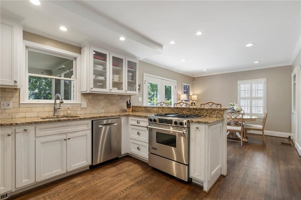 733 Greenview Avenue NE