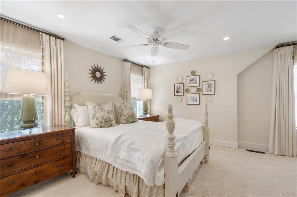 733 Greenview Avenue NE