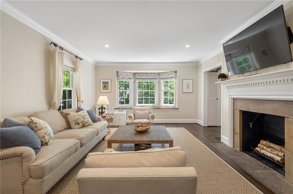 733 Greenview Avenue NE