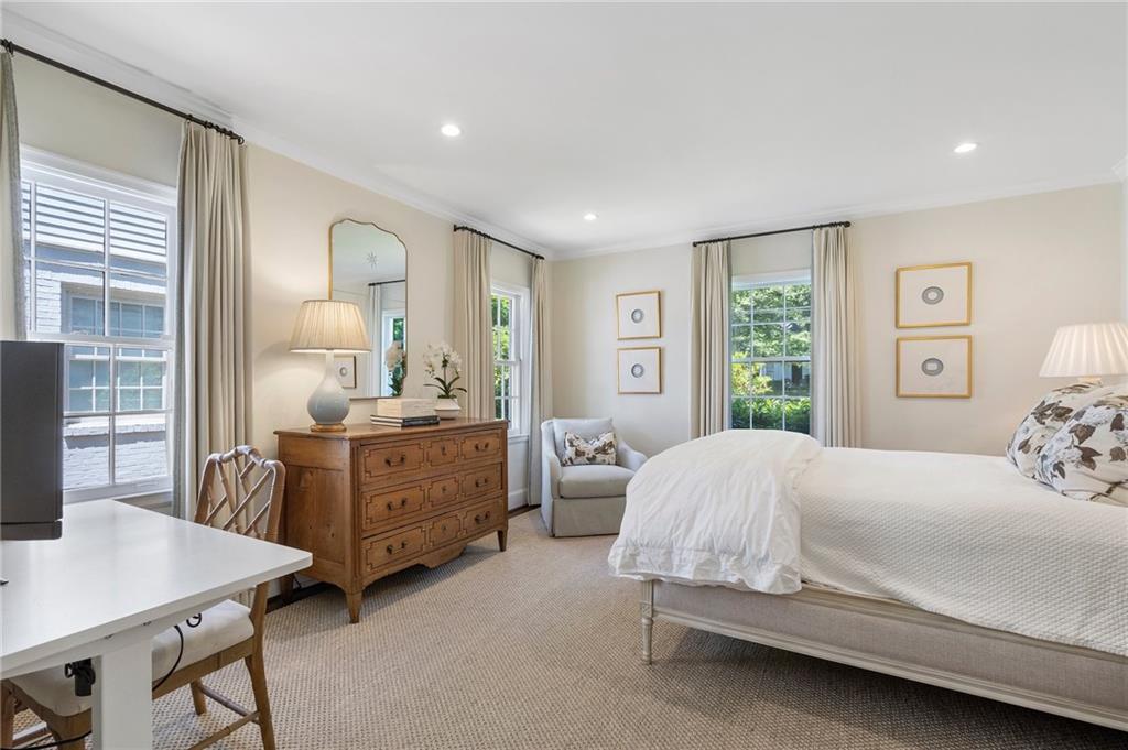 733 Greenview Avenue NE