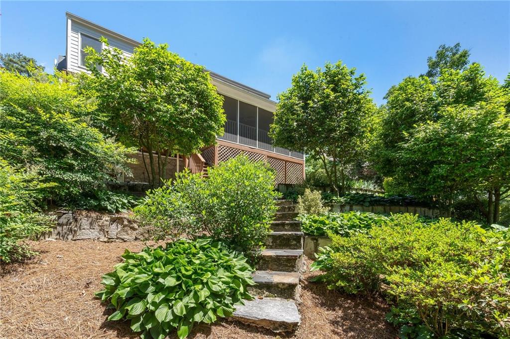 733 Greenview Avenue NE