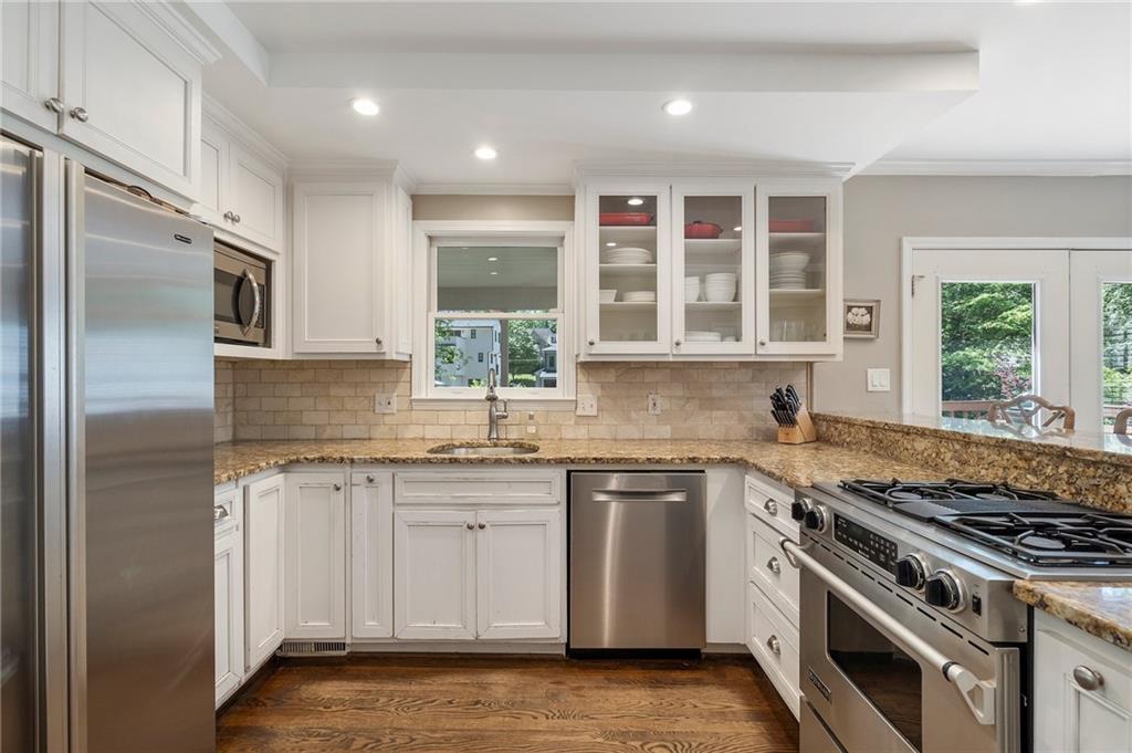 733 Greenview Avenue NE