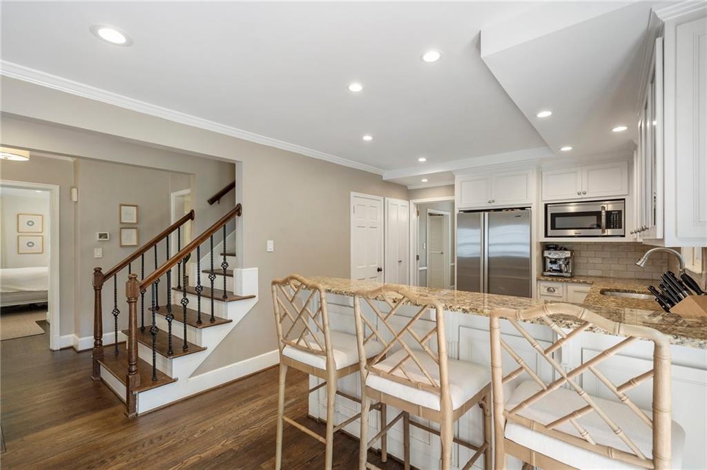 733 Greenview Avenue NE