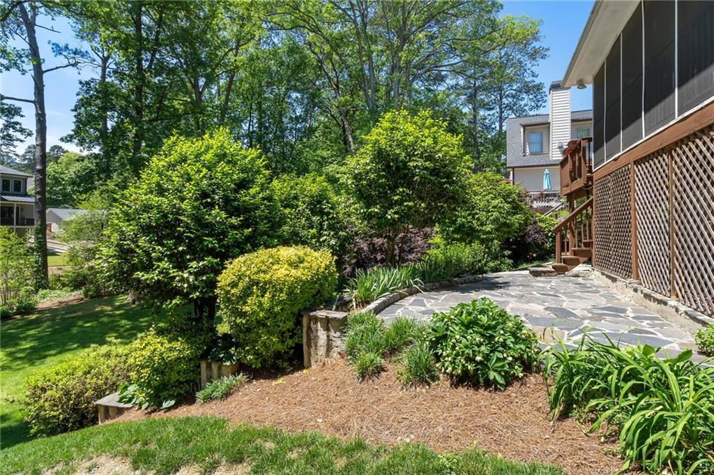 733 Greenview Avenue NE