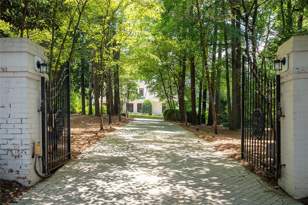 1016 Old Powers Ferry Road