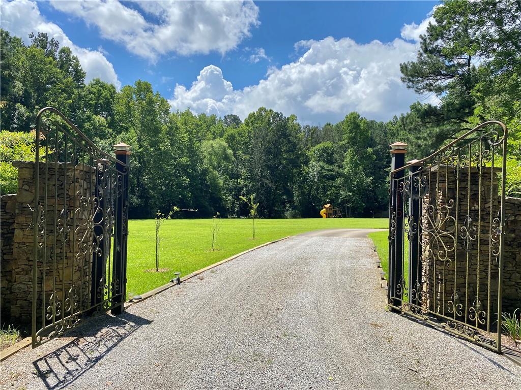 815 E Hembree Crossing