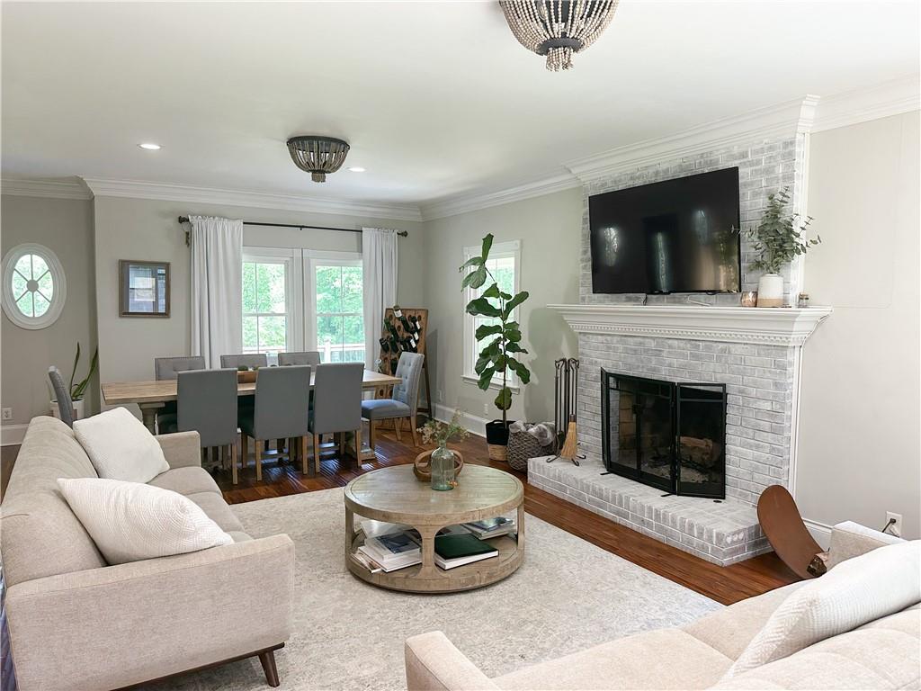 815 E Hembree Crossing