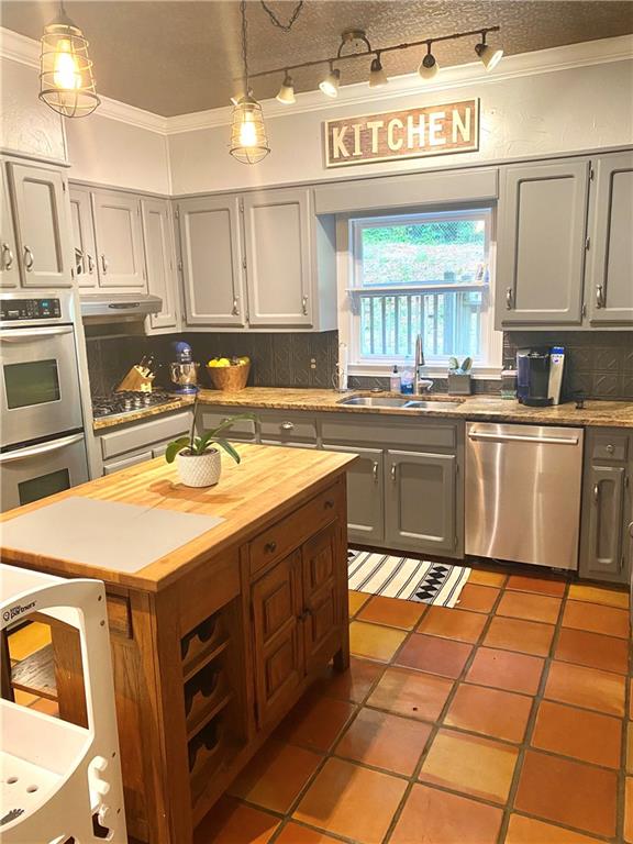 815 E Hembree Crossing