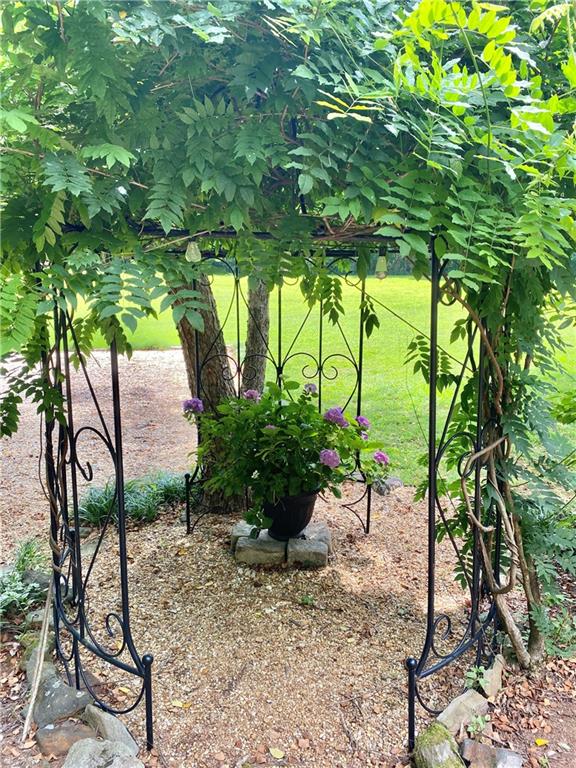 815 E Hembree Crossing