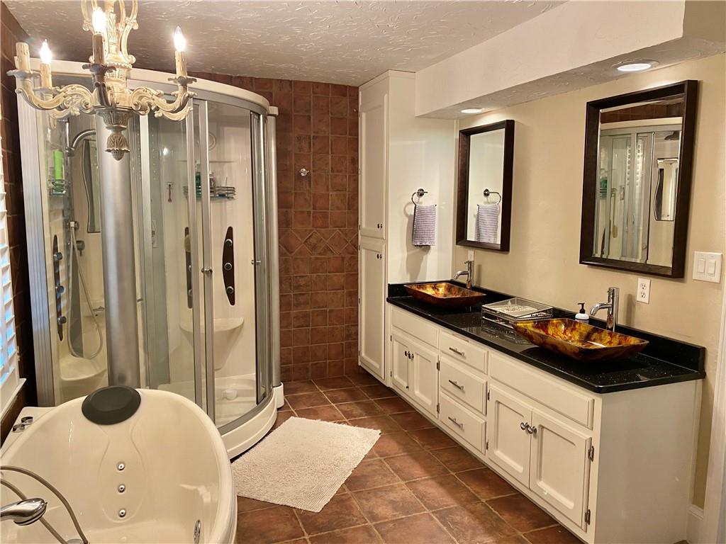 815 E Hembree Crossing