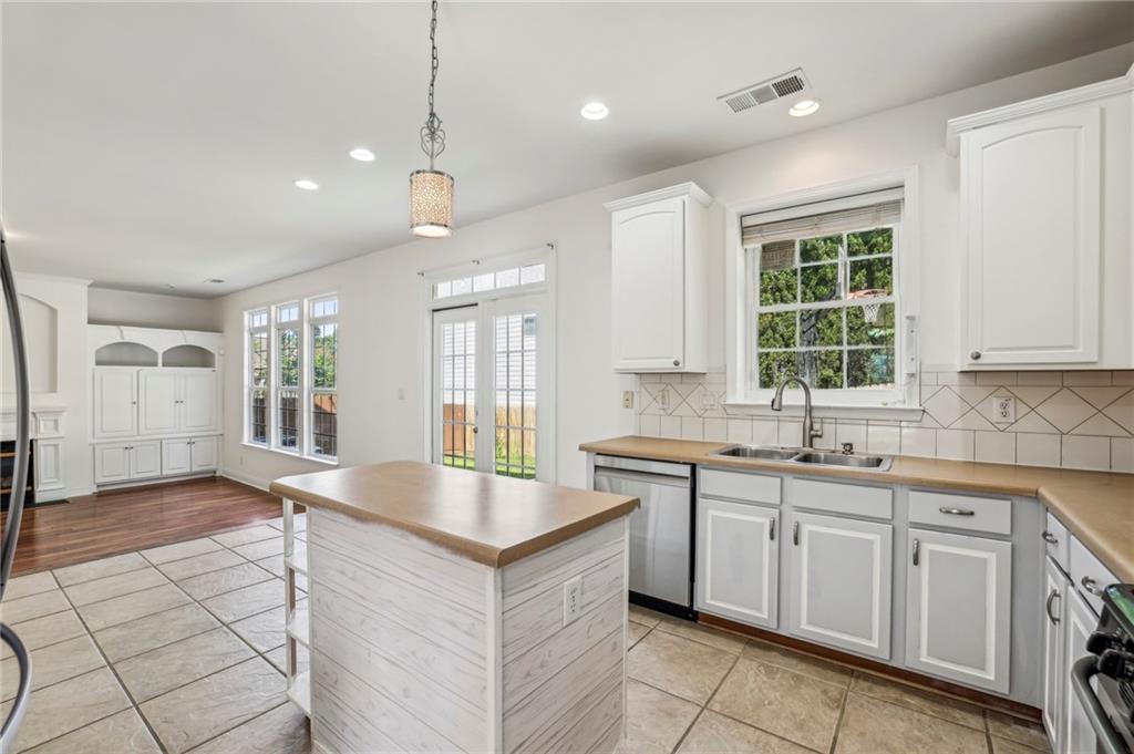 2761 Valley Spring Drive