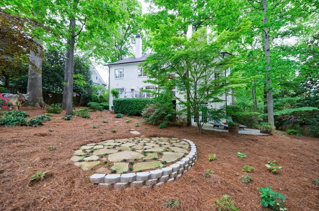 1412 Lanier Manor NE