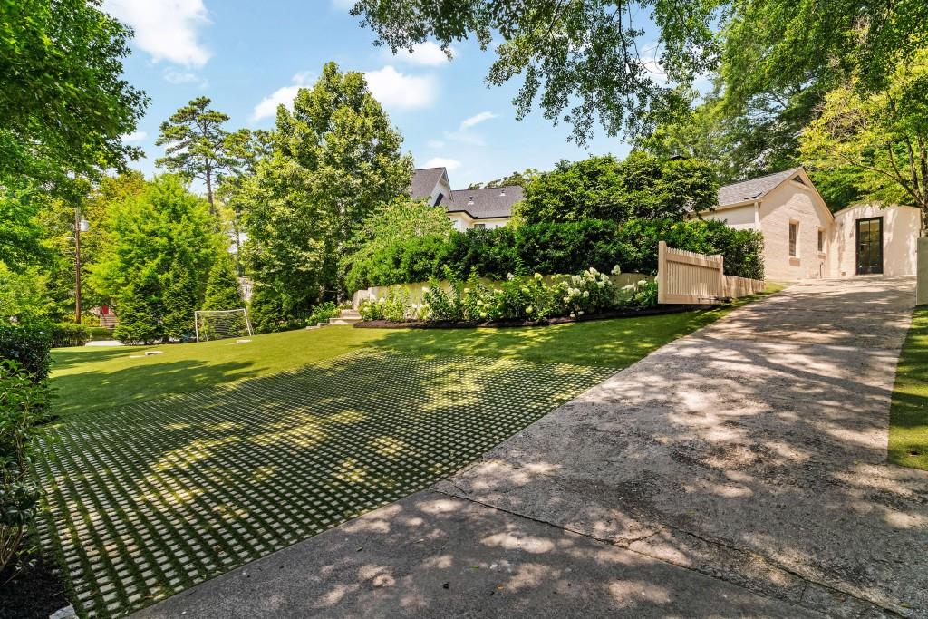 568 E Wesley Road NE