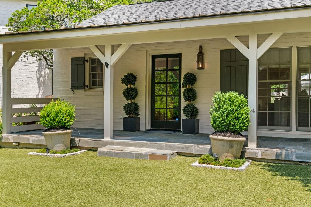 568 E Wesley Road NE