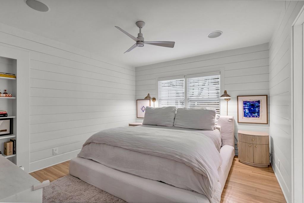 568 E Wesley Road NE