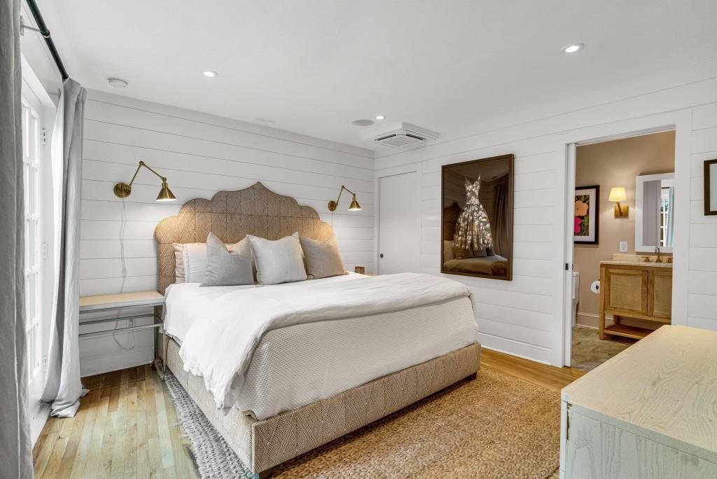 568 E Wesley Road NE