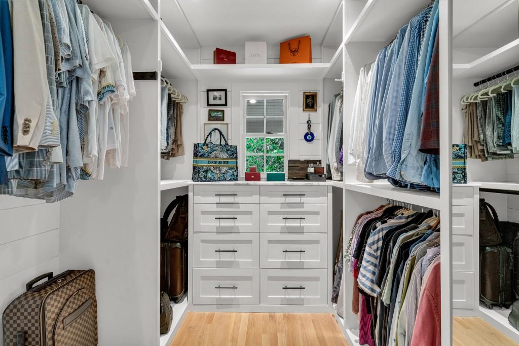 568 E Wesley Road NE