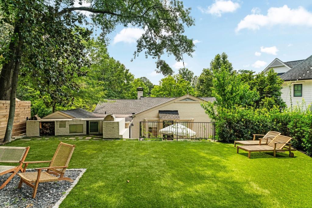 568 E Wesley Road NE