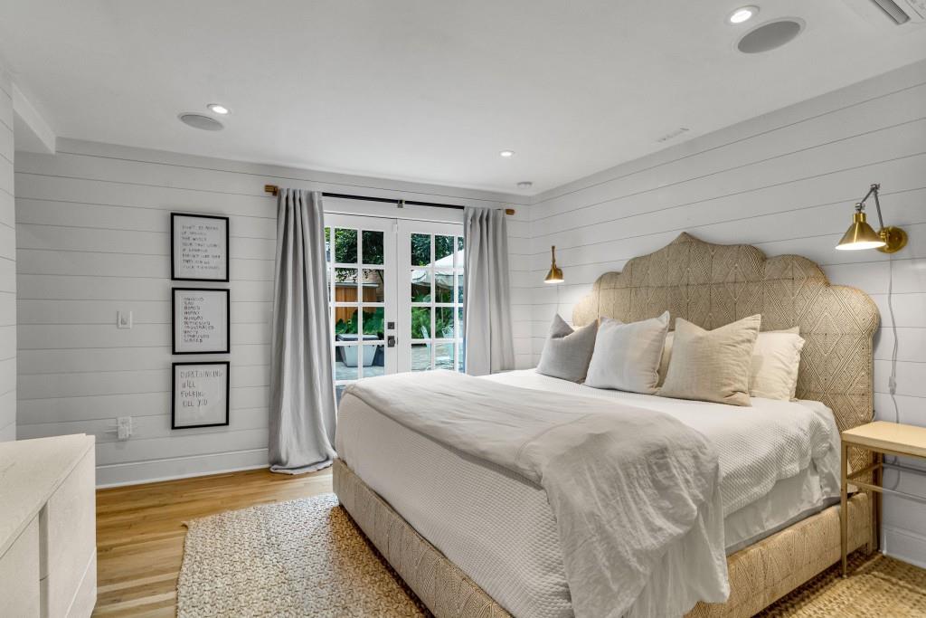 568 E Wesley Road NE