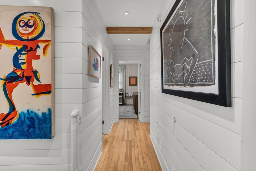 568 E Wesley Road NE