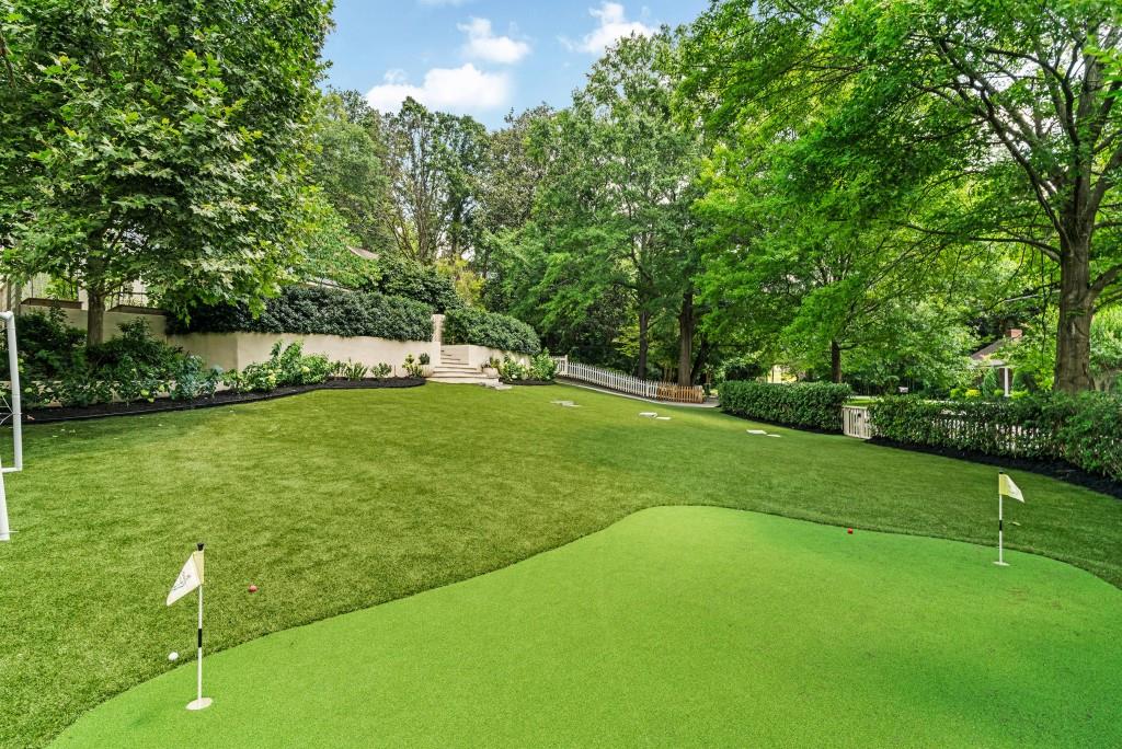 568 E Wesley Road NE