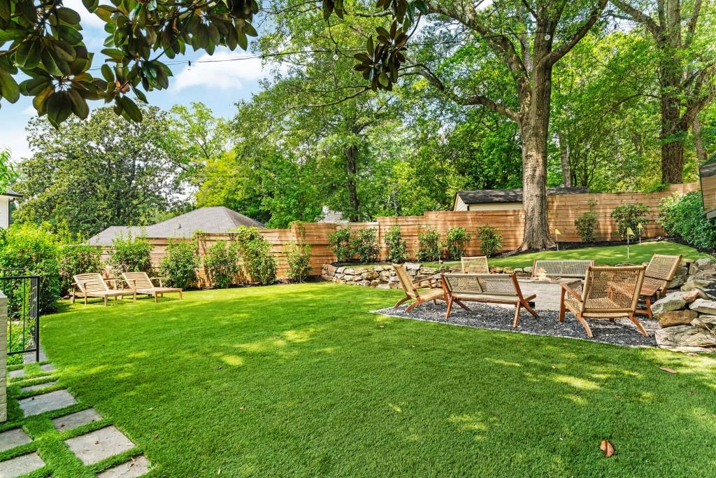 568 E Wesley Road NE