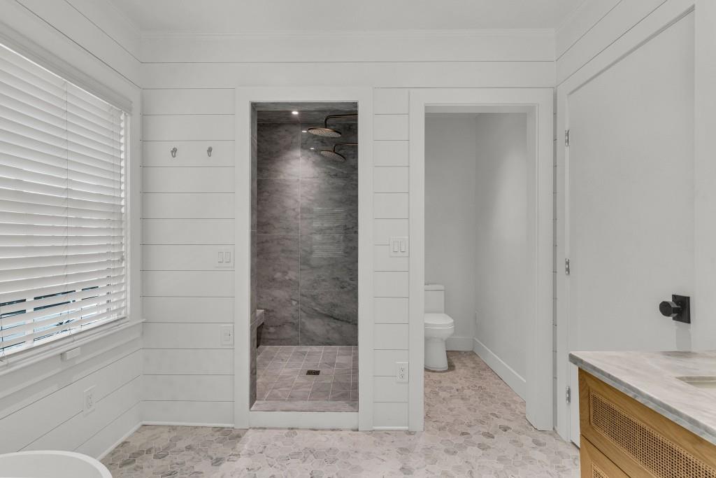 568 E Wesley Road NE