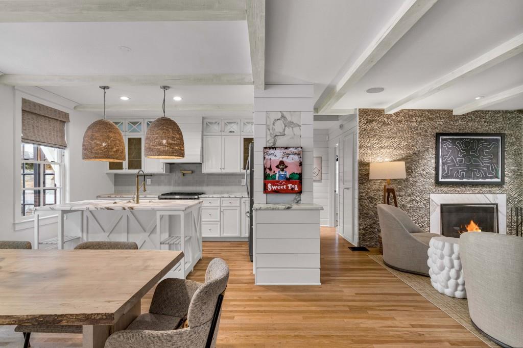 568 E Wesley Road NE