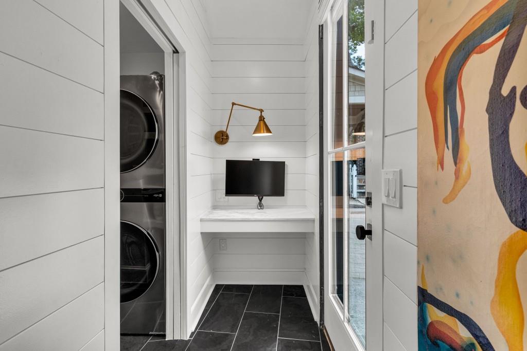 568 E Wesley Road NE