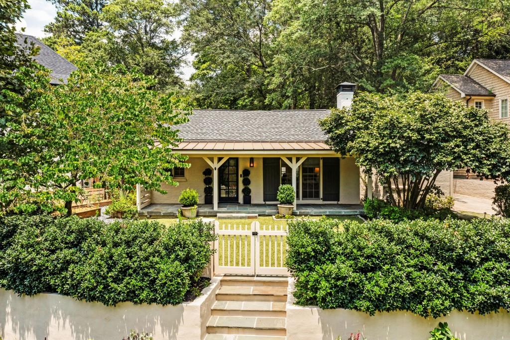 568 E Wesley Road NE