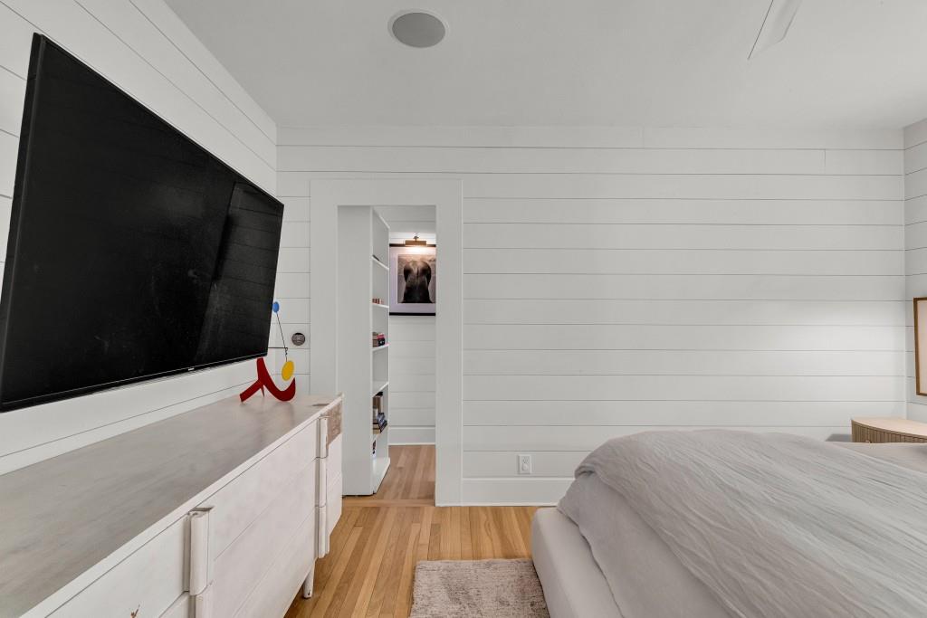 568 E Wesley Road NE