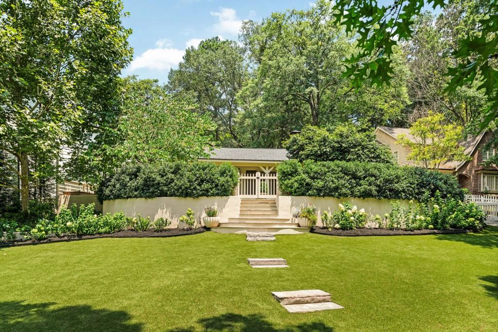 568 E Wesley Road NE