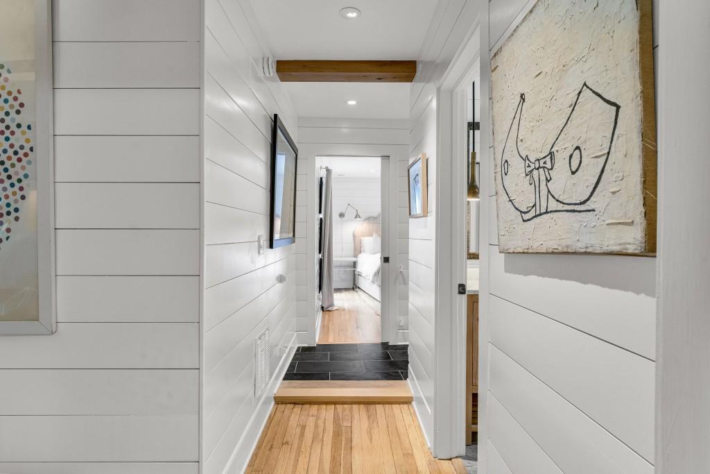 568 E Wesley Road NE