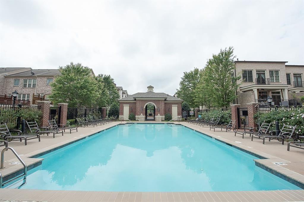 1059 East Paces Lane NE