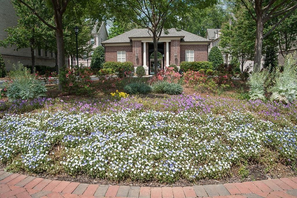 1059 East Paces Lane NE